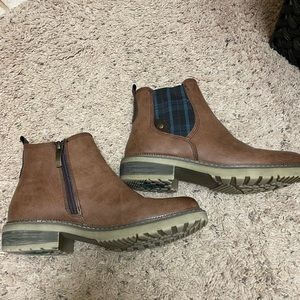 Brown boots sz 7